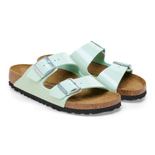 Carica l'immagine nel visualizzatore di Gallery, Birkenstock - 1026963 ARIZONA PATENT SURF GREEN- Calz.S