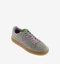 Carica l'immagine nel visualizzatore di Gallery, Victoria - 8806111-612 SMASH SUEDE JADE