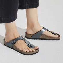 Carica l'immagine nel visualizzatore di Gallery, Birkenstock - 1021428 GIZEH METALLIC BLACK