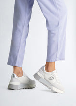 Carica l&#39;immagine nel visualizzatore di Gallery, Liu-Jo - BA5049 - SNEAKER White/Silver
