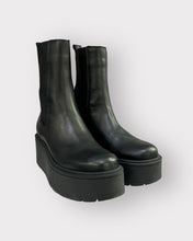 Carica l&#39;immagine nel visualizzatore di Gallery, Open Too - F145 Beatles  - PELLE NERA
